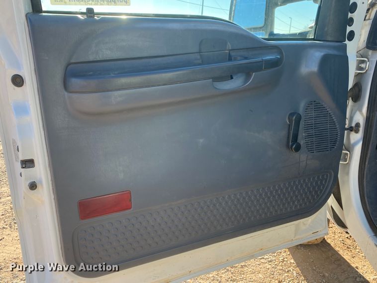 image for item DN6607 2000 Ford F550 Super Duty XL  bucket truck