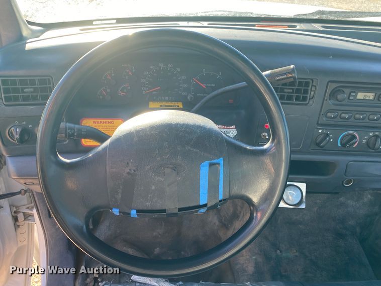 image for item DN6607 2000 Ford F550 Super Duty XL  bucket truck