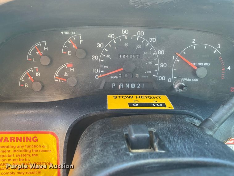 image for item DN6607 2000 Ford F550 Super Duty XL  bucket truck