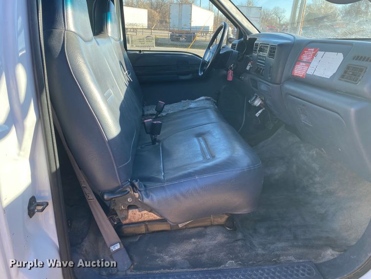 image for item DN6607 2000 Ford F550 Super Duty XL  bucket truck