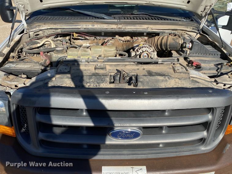 image for item DN6607 2000 Ford F550 Super Duty XL  bucket truck