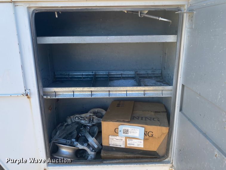 image for item DN6607 2000 Ford F550 Super Duty XL  bucket truck