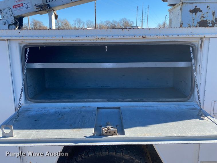 image for item DN6607 2000 Ford F550 Super Duty XL  bucket truck