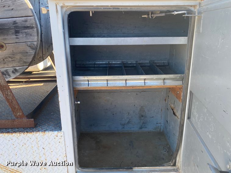 image for item DN6607 2000 Ford F550 Super Duty XL  bucket truck