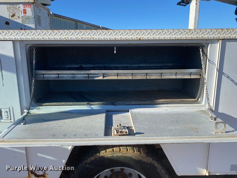 image for item DN6607 2000 Ford F550 Super Duty XL  bucket truck