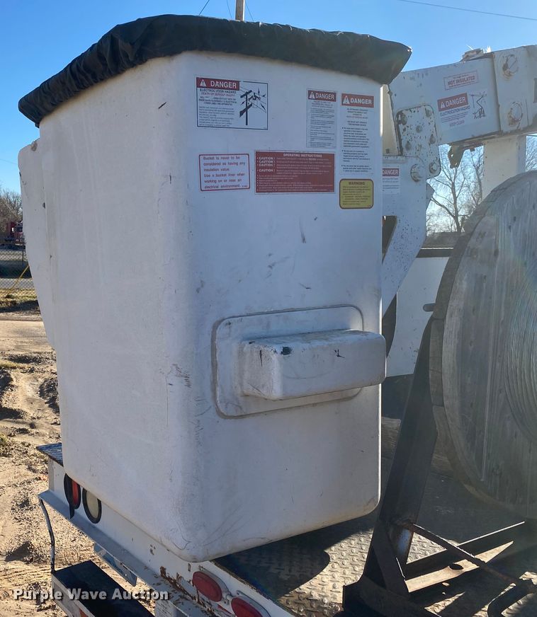 image for item DN6607 2000 Ford F550 Super Duty XL  bucket truck