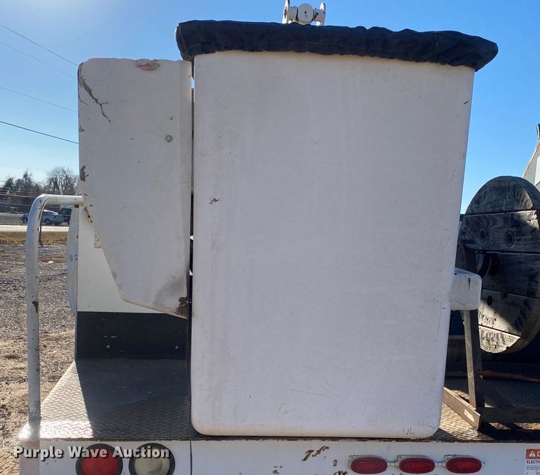 image for item DN6607 2000 Ford F550 Super Duty XL  bucket truck