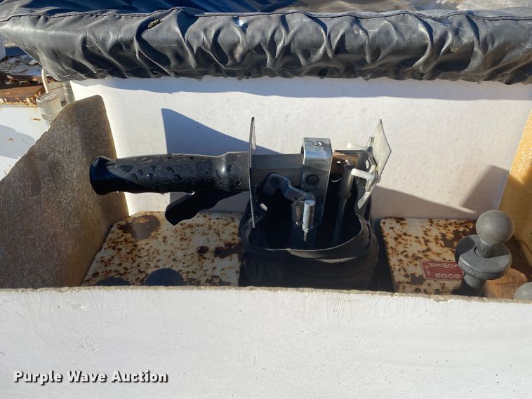 image for item DN6607 2000 Ford F550 Super Duty XL  bucket truck