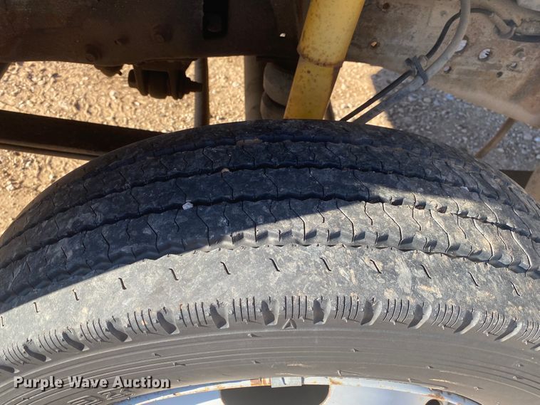 image for item DN6607 2000 Ford F550 Super Duty XL  bucket truck