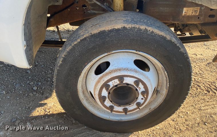 image for item DN6607 2000 Ford F550 Super Duty XL  bucket truck