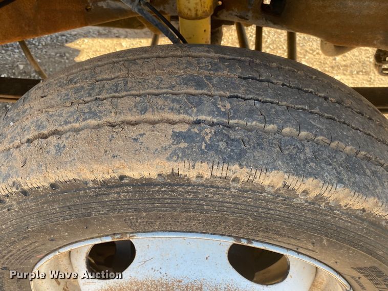 image for item DN6607 2000 Ford F550 Super Duty XL  bucket truck