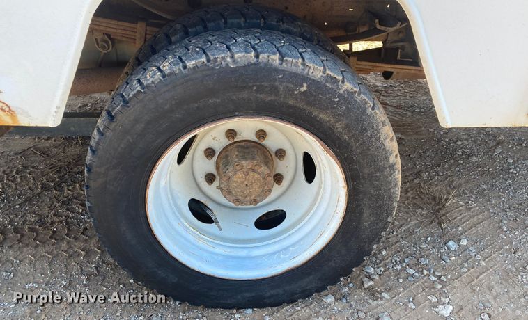 image for item DN6607 2000 Ford F550 Super Duty XL  bucket truck