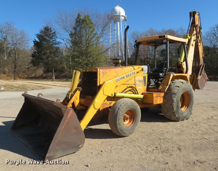 image for item FB9751 1984 John Deere 710B  backhoe