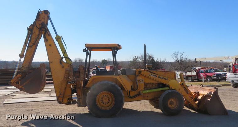 image for item FB9751 1984 John Deere 710B  backhoe