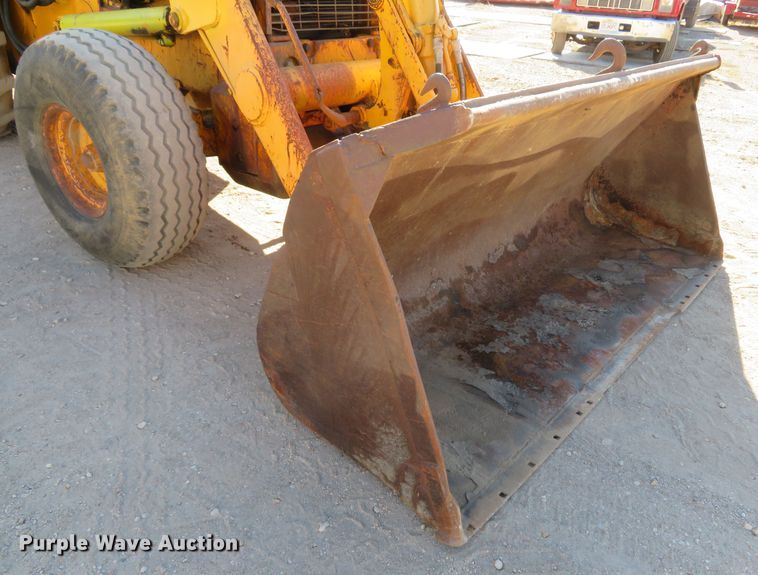 image for item FB9751 1984 John Deere 710B  backhoe