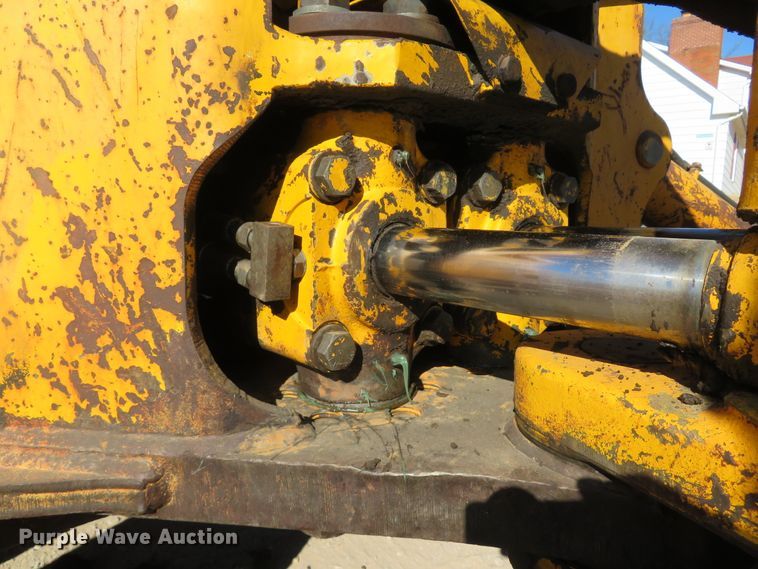 image for item FB9751 1984 John Deere 710B  backhoe