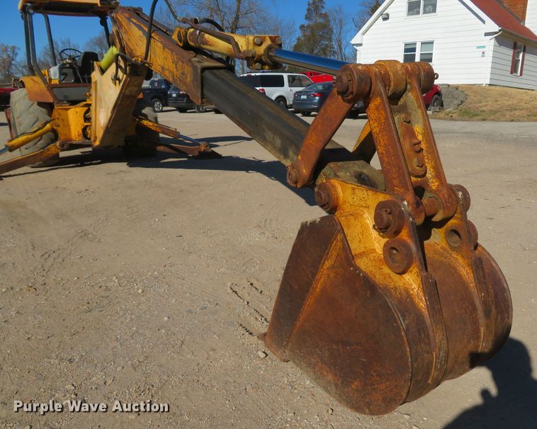 image for item FB9751 1984 John Deere 710B  backhoe