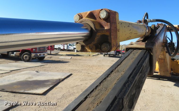 image for item FB9751 1984 John Deere 710B  backhoe