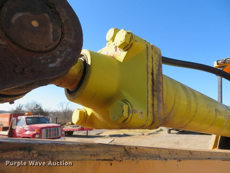 image for item FB9751 1984 John Deere 710B  backhoe