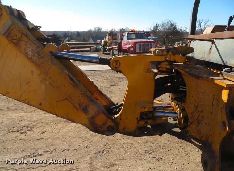 image for item FB9751 1984 John Deere 710B  backhoe