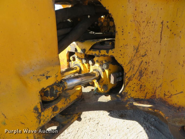 image for item FB9751 1984 John Deere 710B  backhoe