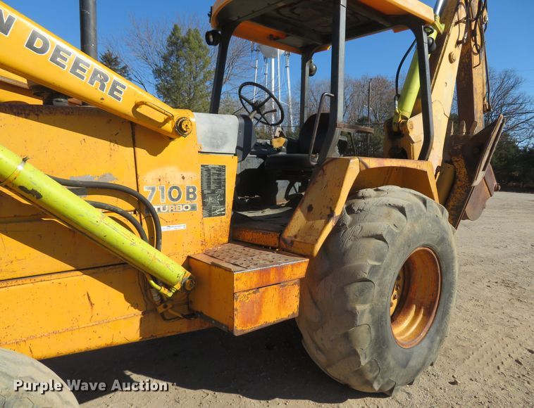 image for item FB9751 1984 John Deere 710B  backhoe