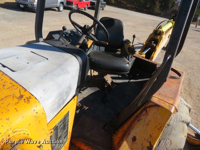 image for item FB9751 1984 John Deere 710B  backhoe