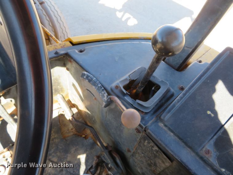 image for item FB9751 1984 John Deere 710B  backhoe