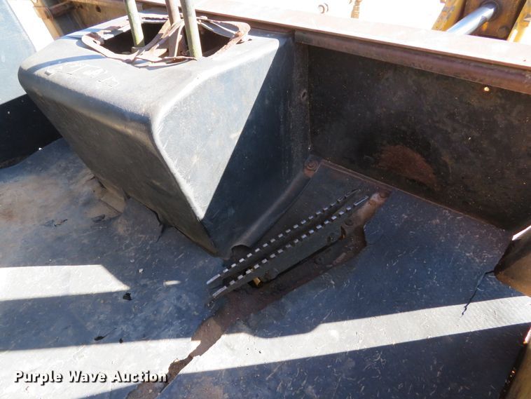 image for item FB9751 1984 John Deere 710B  backhoe