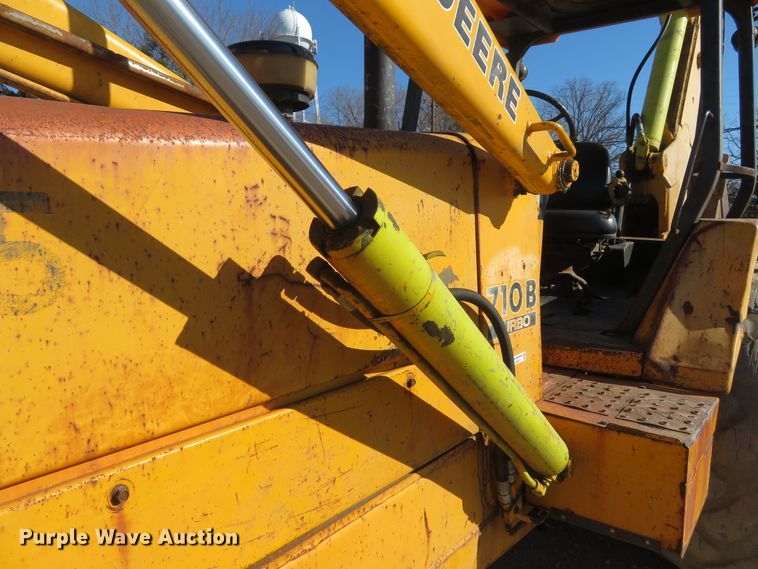 image for item FB9751 1984 John Deere 710B  backhoe