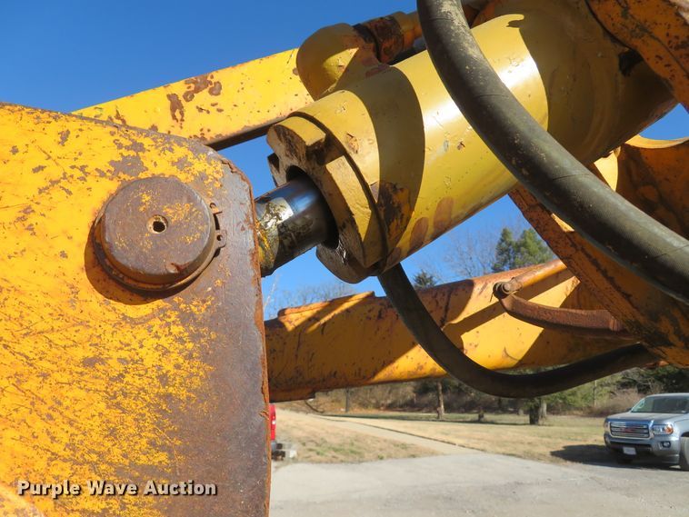 image for item FB9751 1984 John Deere 710B  backhoe