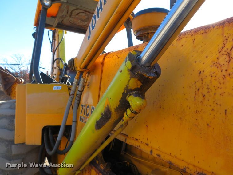 image for item FB9751 1984 John Deere 710B  backhoe
