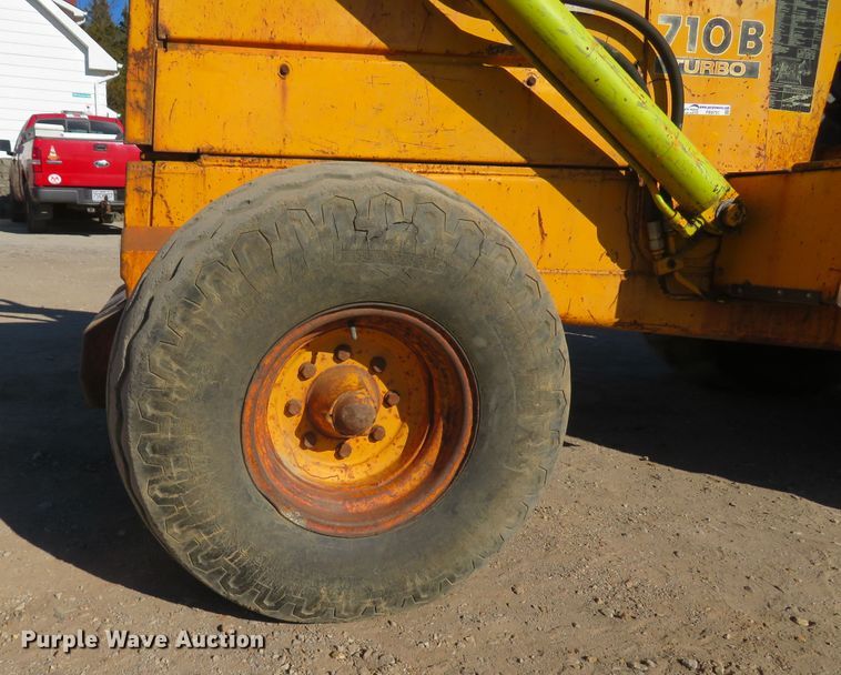 image for item FB9751 1984 John Deere 710B  backhoe