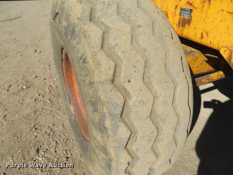 image for item FB9751 1984 John Deere 710B  backhoe