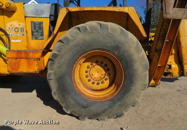 image for item FB9751 1984 John Deere 710B  backhoe