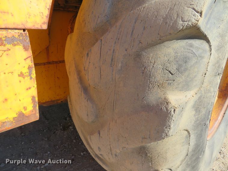 image for item FB9751 1984 John Deere 710B  backhoe