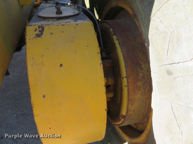 image for item FB9752 1970 Wabco 444  motor grader