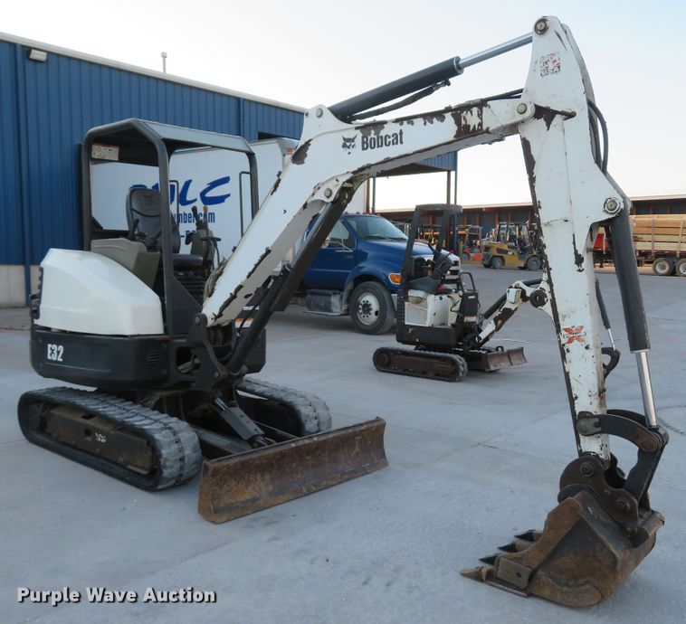 image for item FP9460 2012 Bobcat E32  mini excavator
