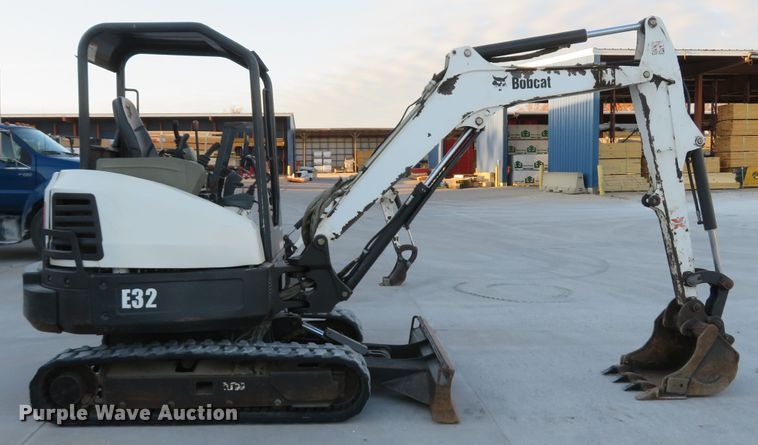 image for item FP9460 2012 Bobcat E32  mini excavator