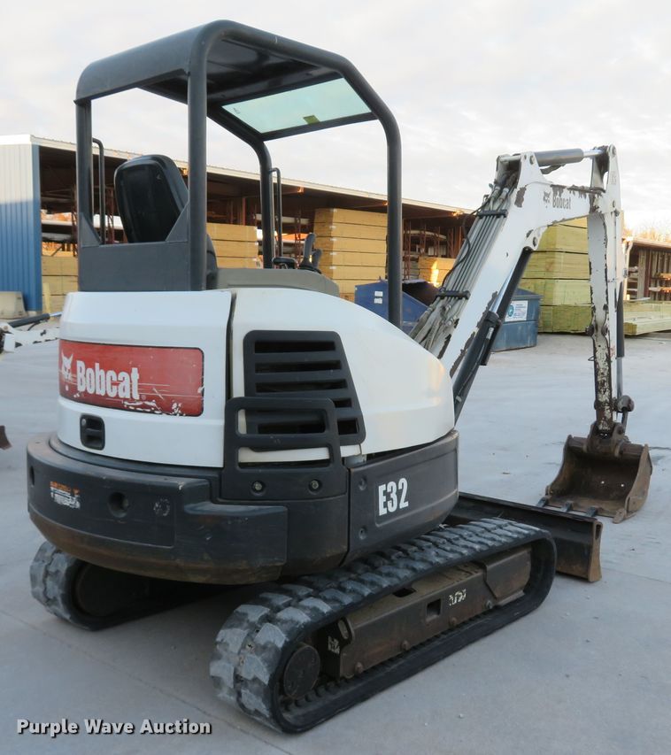 image for item FP9460 2012 Bobcat E32  mini excavator