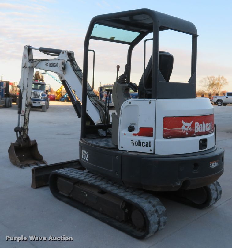 image for item FP9460 2012 Bobcat E32  mini excavator