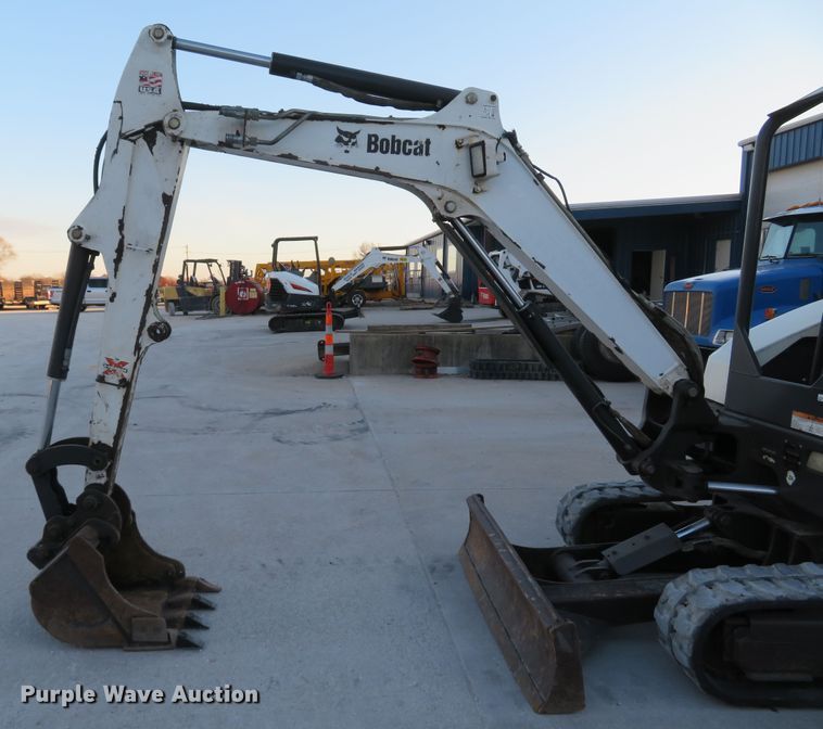 image for item FP9460 2012 Bobcat E32  mini excavator