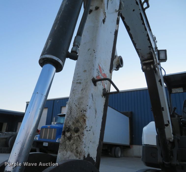 image for item FP9460 2012 Bobcat E32  mini excavator