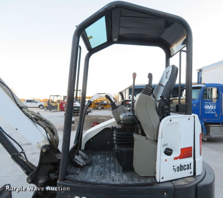 image for item FP9460 2012 Bobcat E32  mini excavator