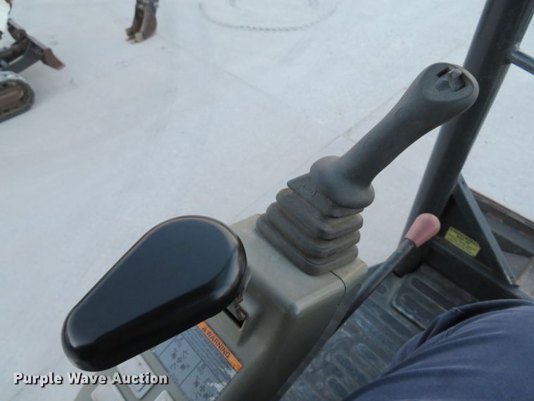 image for item FP9460 2012 Bobcat E32  mini excavator