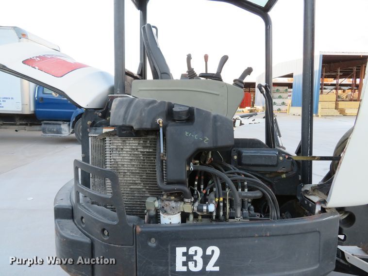 image for item FP9460 2012 Bobcat E32  mini excavator