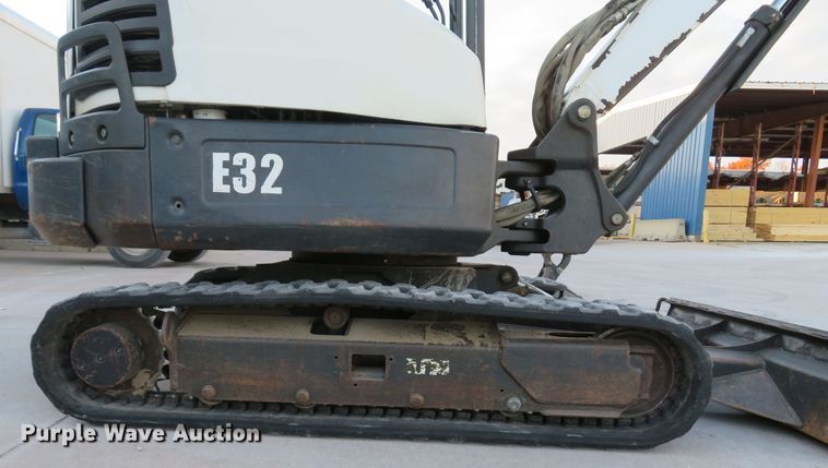 image for item FP9460 2012 Bobcat E32  mini excavator