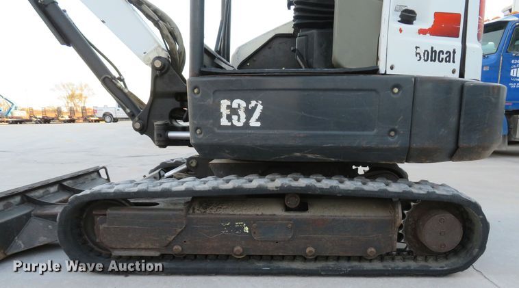 image for item FP9460 2012 Bobcat E32  mini excavator