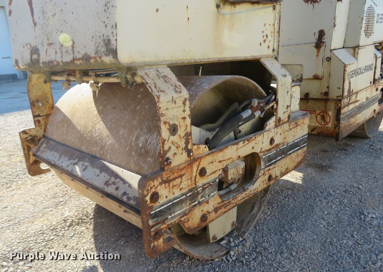 image for item FP9465 1988 Ingersoll Rand DD-35  double drum vibratory roller