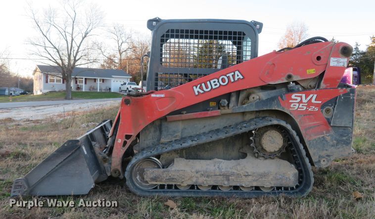 image for item FP9466 2016 Kubota SVL95-2S  tracked skid steer loader